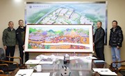 三江县委常委、独峒镇领导一行到校交流 校长甘金明参加座谈